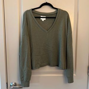 American Eagle Green Cropped V-Neck Sweatshirt